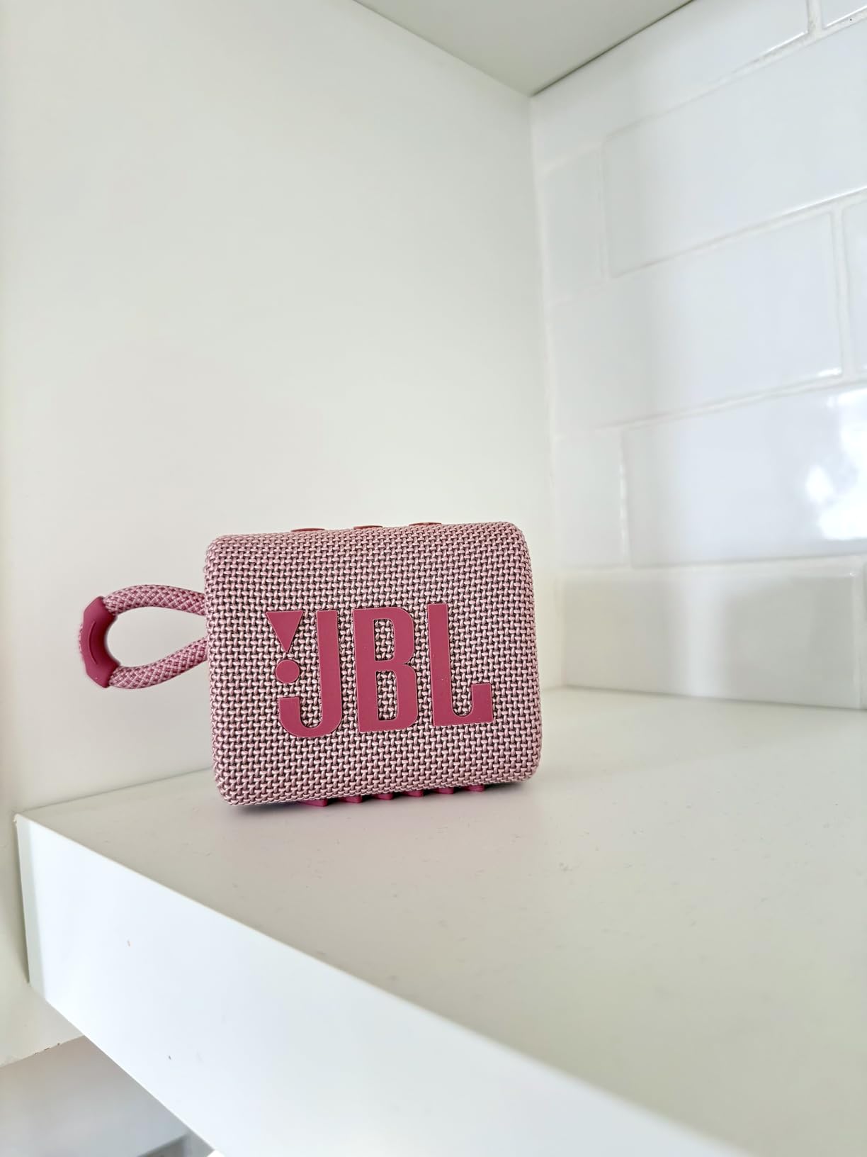 JBL Go 3 - Portable Mini Bluetooth Speaker, big audio and punchy bass, IP67 waterproof and dustproof, 5 hours of playtime, speaker for home, outdoor and travel (Black) customer photo 1
