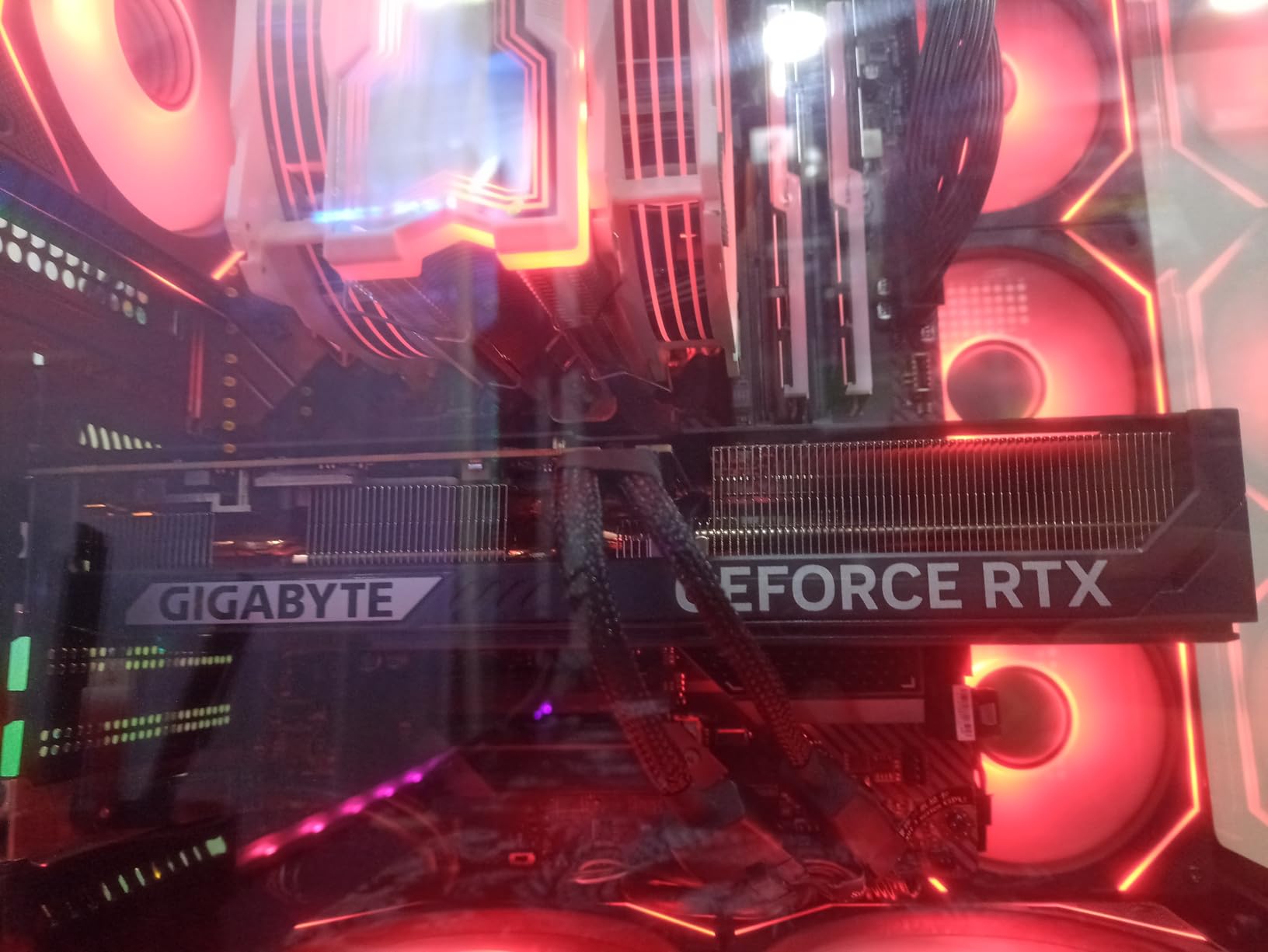 GIGABYTE GeForce RTX 5070 WINDFORCE OC SFF 12G Graphics Card (12GB 192-bit GDDR7, PCIe 5.0, WINDFORCE Cooling System) customer photo 1