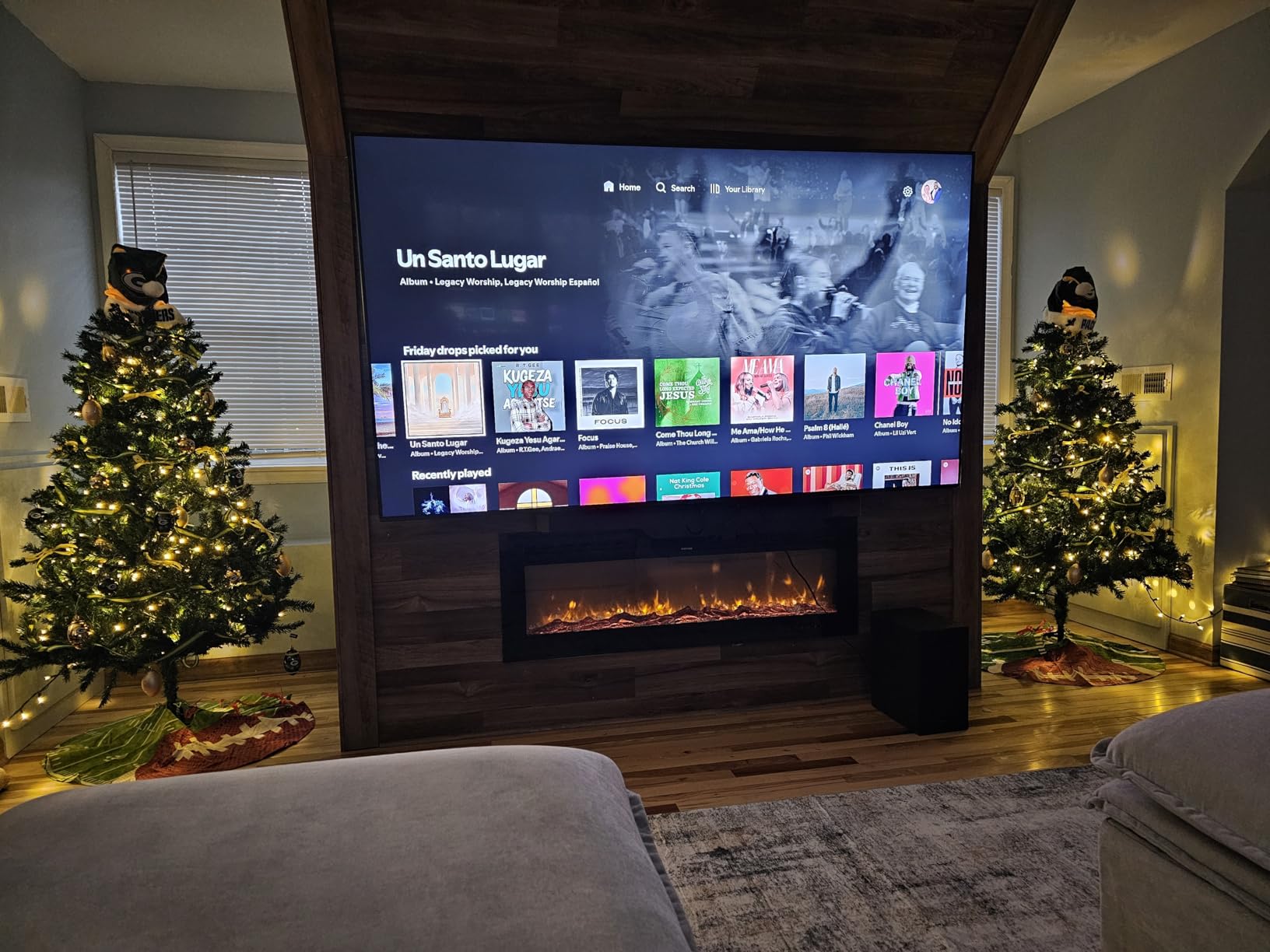 Samsung 65-Inch Class Neo QLED 4K QN80F Series, Vision AI, Mini LED Smart TV (2025 Model, 65QN80F) Neo Quantum HDR, Object Tracking Sound Lite w/Dolby Atmos, NQ4 AI Gen2 Processor, Alexa Built-in customer photo 1