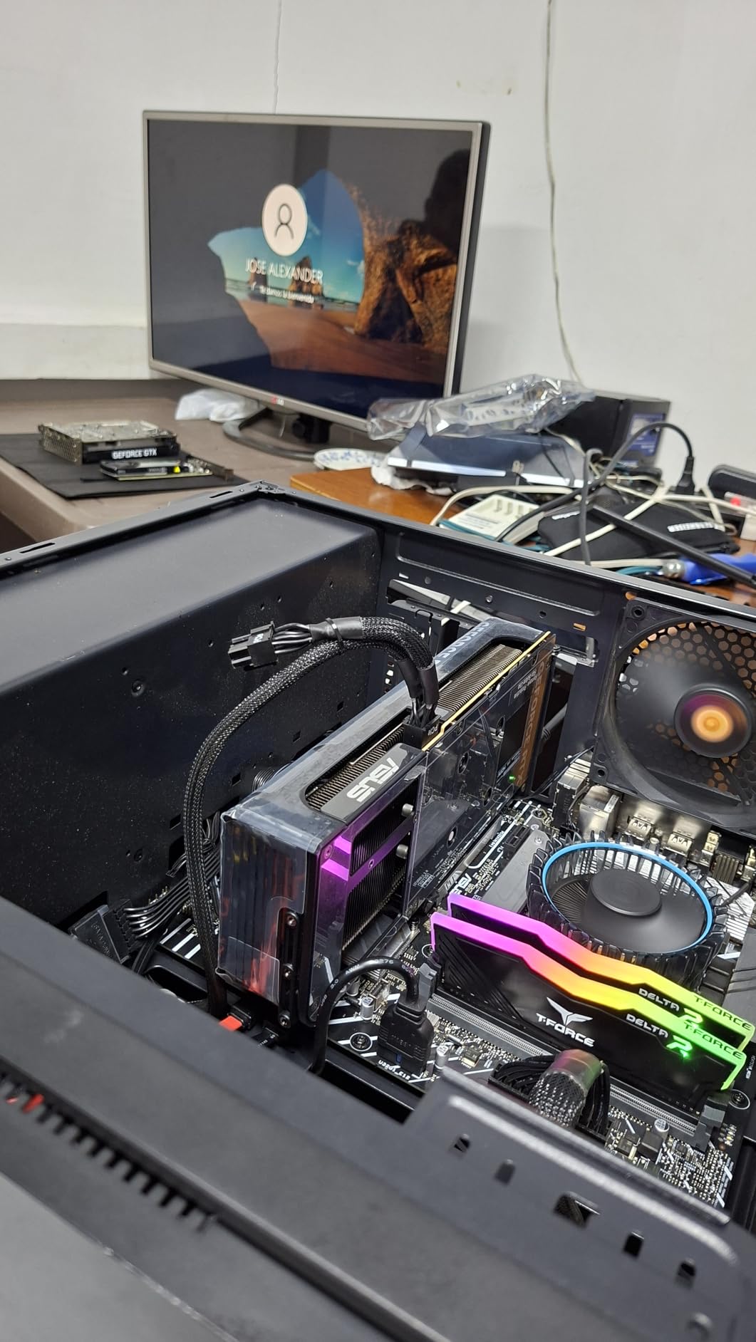 ASUS Dual GeForce RTX 5060 8GB GDDR7 OC Edition (PCIe 5.0, 8GB GDDR7, DLSS 4, HDMI 2.1b, DisplayPort 2.1b, 2.5-Slot Design, Axial-tech Fan Design, 0dB Technology) customer photo 1