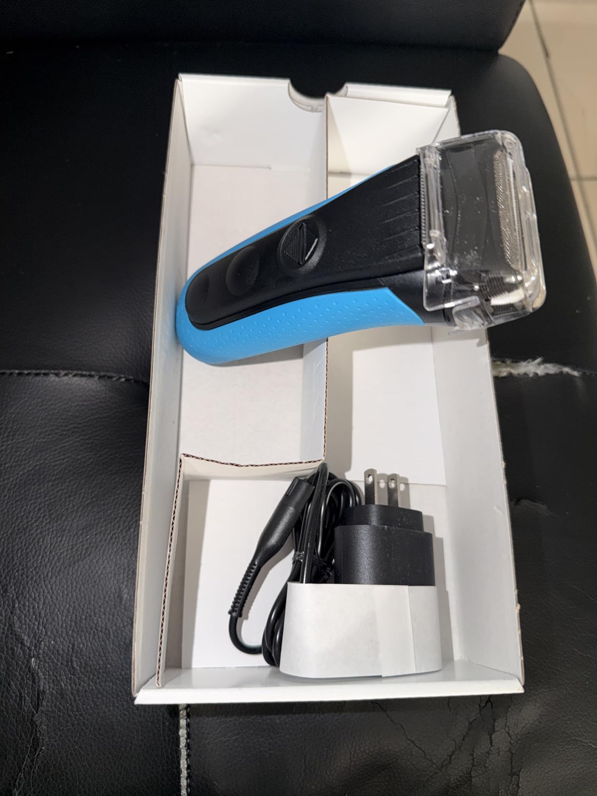 Braun Electric Series 3 Razor with Precision Trimmer, Rechargeable, Wet & Dry Foil Shaver for Men, Blue/Black, 4 Piece customer photo 1