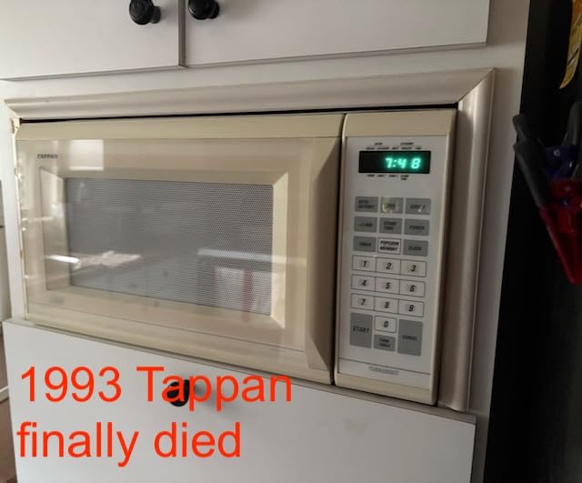 TOSHIBA EM131A5C-SS Countertop Microwave Ovens 1.2 Cu Ft with 12.4