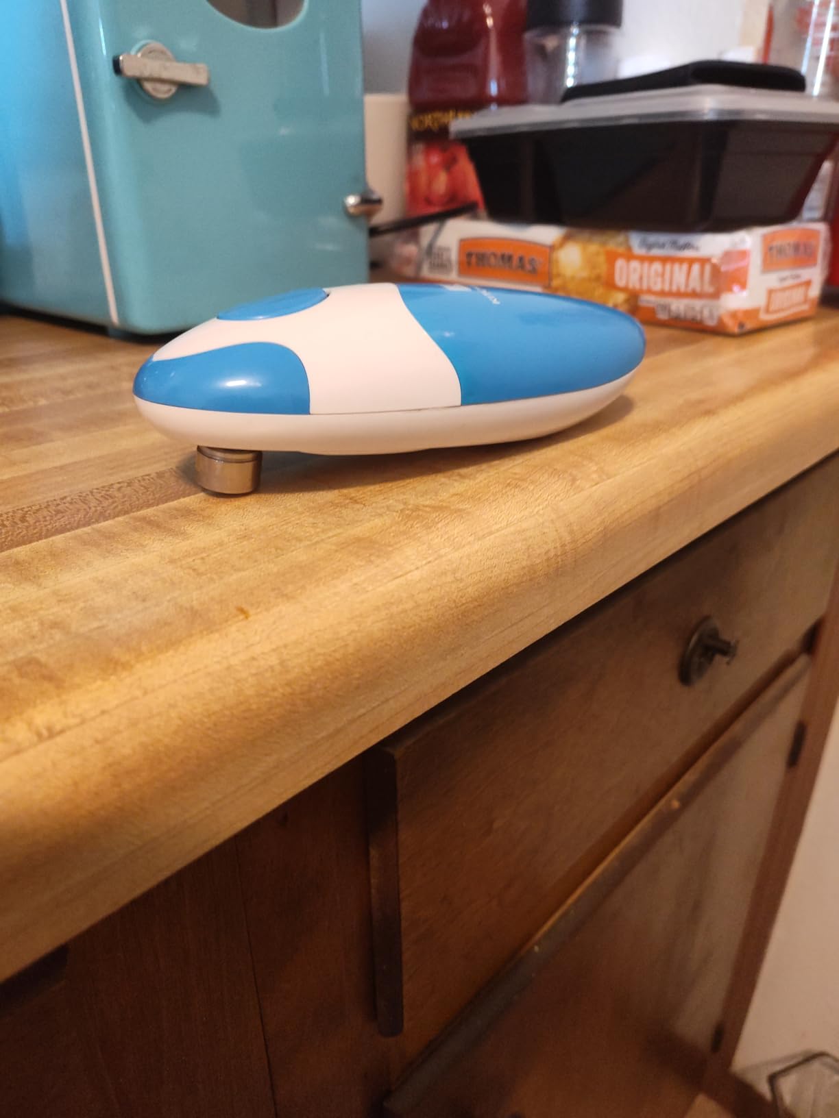 Kitchen Mama Auto Electric Can Opener: Open Your Cans with A Simple Press of Button - Automatic, Hands Free, Smooth Edge, Battery Operated customer photo 1