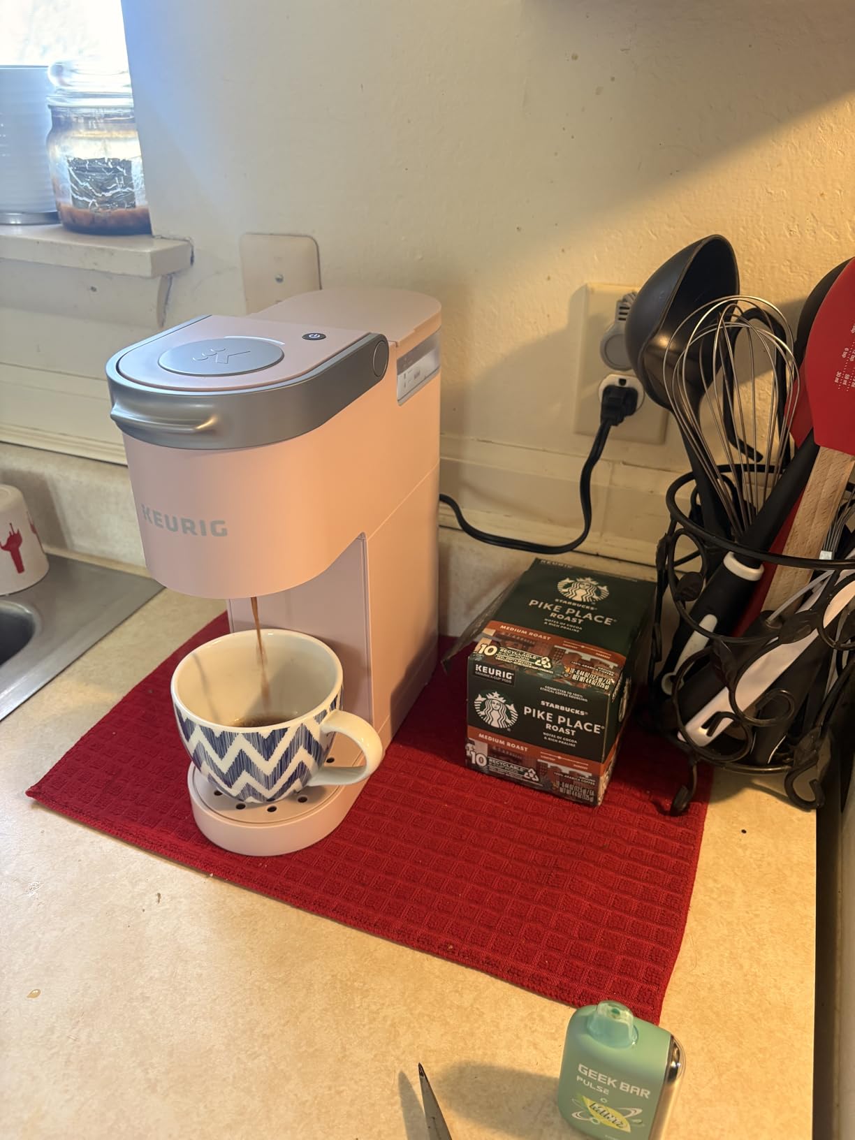 K-Mini Single Serve K-Cup Pod Coffee Maker, 6 to 12oz Brew size, with Cord Storage, Perfect for Small Spaces, Black customer photo 2