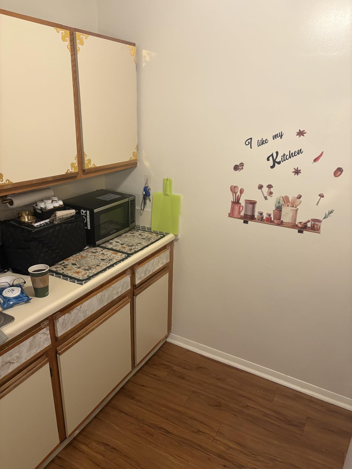 BLACK+DECKER EM720CB7 Digital Microwave Oven with Turntable Push-Button Door, Child Safety Lock, 700W, Stainless Steel, 0.7 Cu.ft customer photo 1