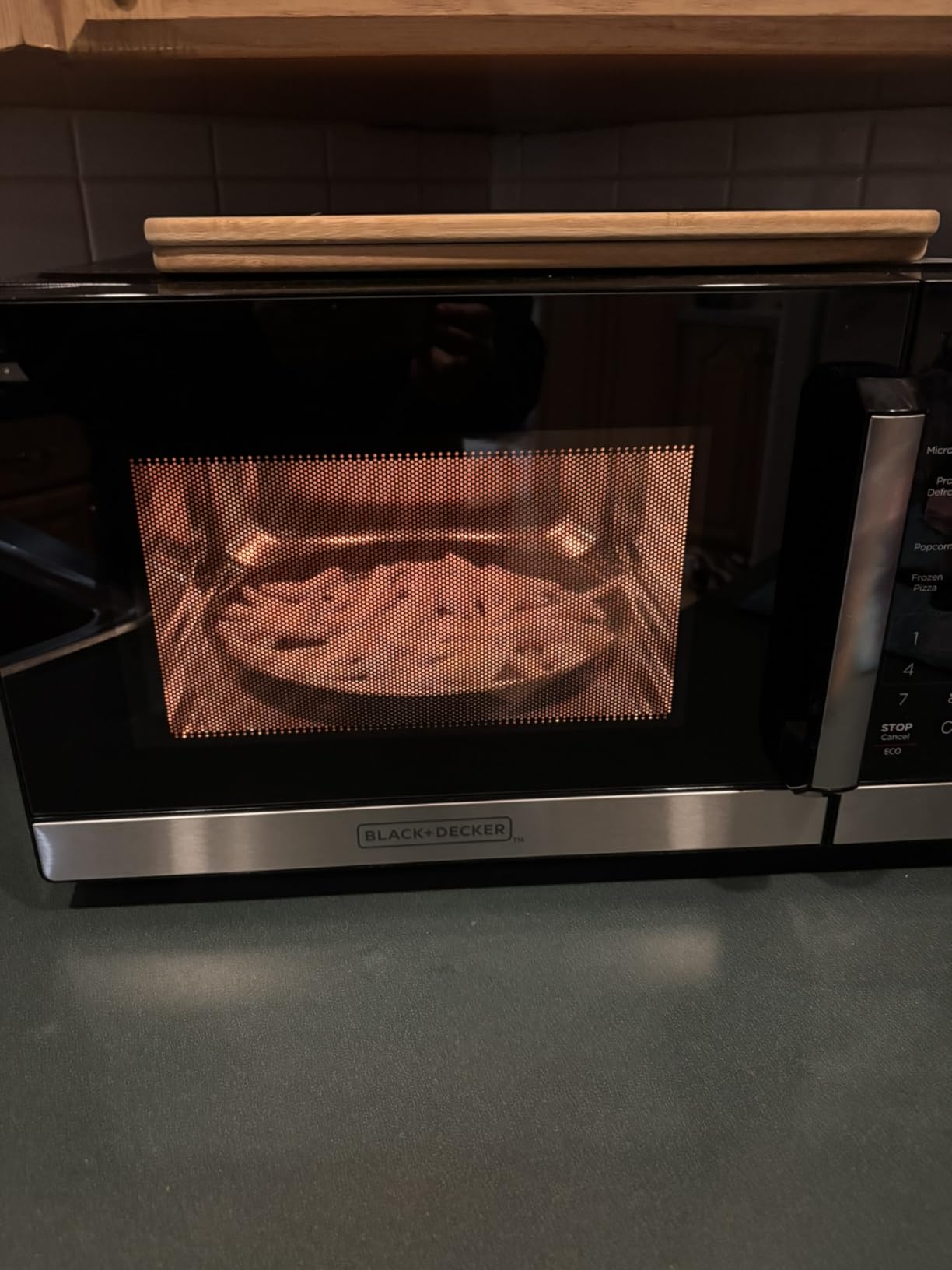 BLACK+DECKER EM720CB7 Digital Microwave Oven with Turntable Push-Button Door, Child Safety Lock, 700W, Stainless Steel, 0.7 Cu.ft customer photo 2