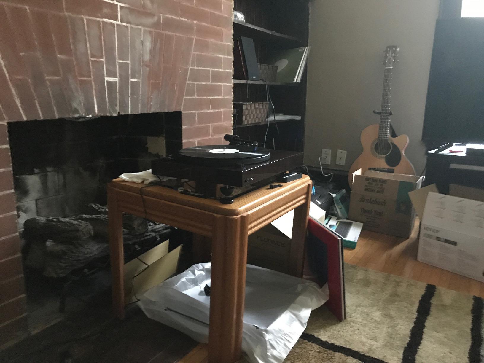 Fluance RT84 Reference High Fidelity Vinyl Turntable Record Player with Ortofon 2M Blue Cartridge, Speed Control Motor, High Mass MDF Wood Plinth, Vibration Isolation Feet - Piano Black customer photo 2