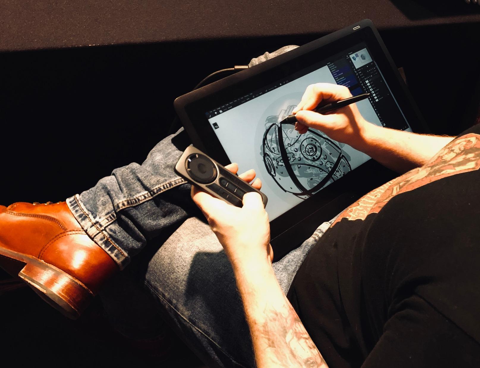 Wacom Cintiq 16 Drawing Tablet with Screen, 15.4