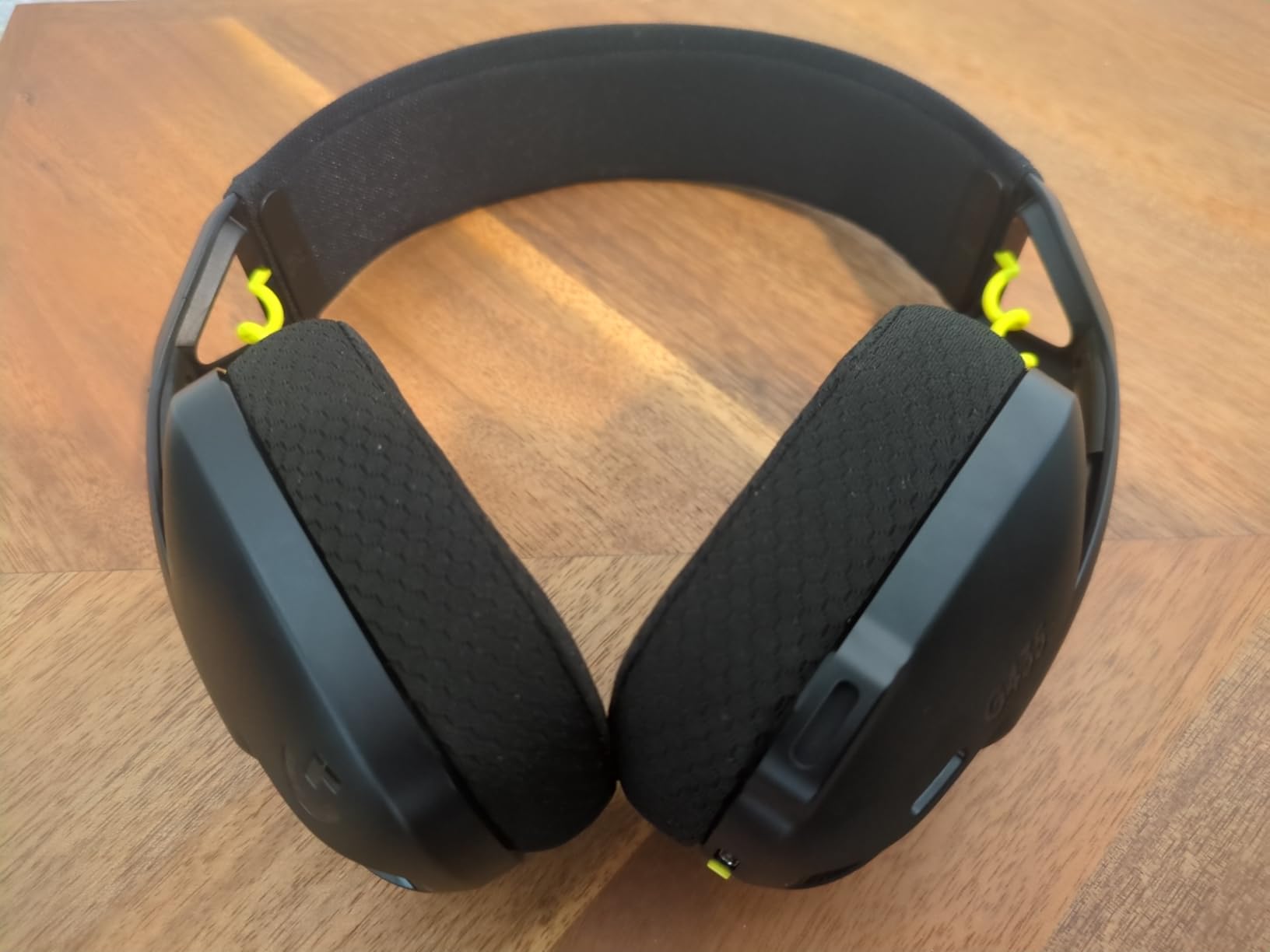 Logitech G435 Lightspeed & Bluetooth Wireless Gaming Headset - Lightweight Over-Ear Headphones, Built-in mics, 18h Battery, Dolby Atmos, PC, PS4, PS5, Nintendo Switch/Switch 2, Mobile - Black customer photo 1