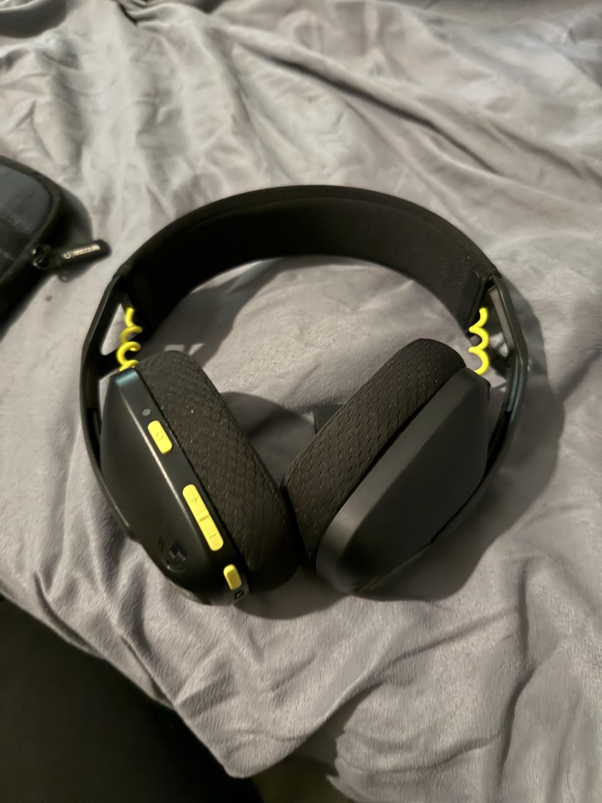 Logitech G435 Lightspeed & Bluetooth Wireless Gaming Headset - Lightweight Over-Ear Headphones, Built-in mics, 18h Battery, Dolby Atmos, PC, PS4, PS5, Nintendo Switch/Switch 2, Mobile - Black customer photo 2