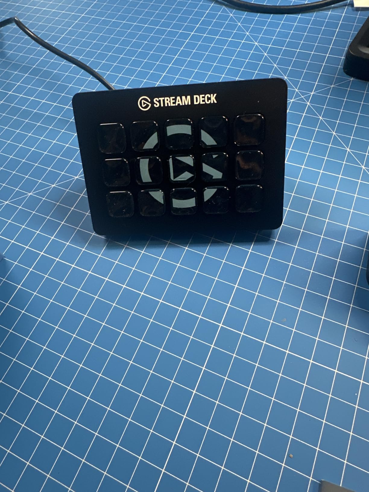 Elgato Stream Deck MK.2 - Studio Controller, 15 macro keys, trigger actions in apps and software like OBS, Twitch, YouTube and more, USB, works with Mac and PC customer photo 2