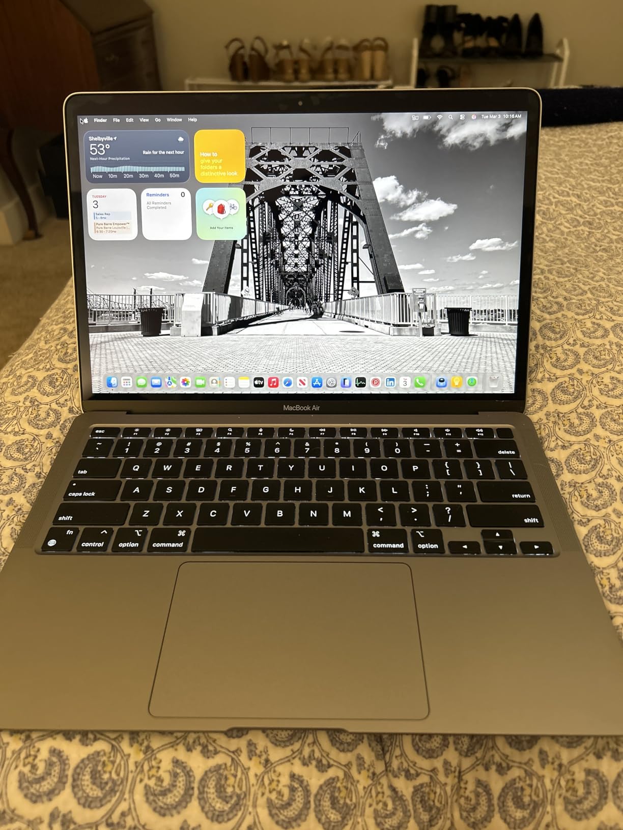 Late 2020 Apple MacBook Air with Apple M1 Chip (13.3 inch, 8GB RAM, 128GB SSD) Space Gray (Renewed) customer photo 1