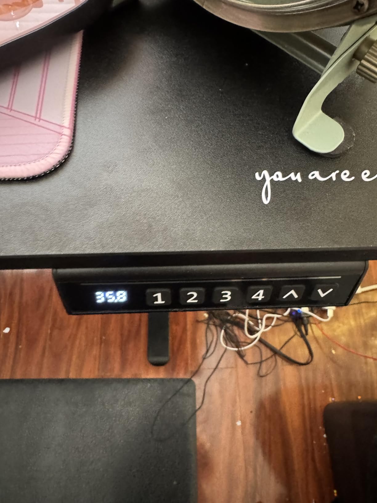 ErGear Height Adjustable Electric Standing Desk, 47.2 x 23.6 Inches Sit Stand up Desk, Memory Computer Home Office Desk (Black) customer photo 1