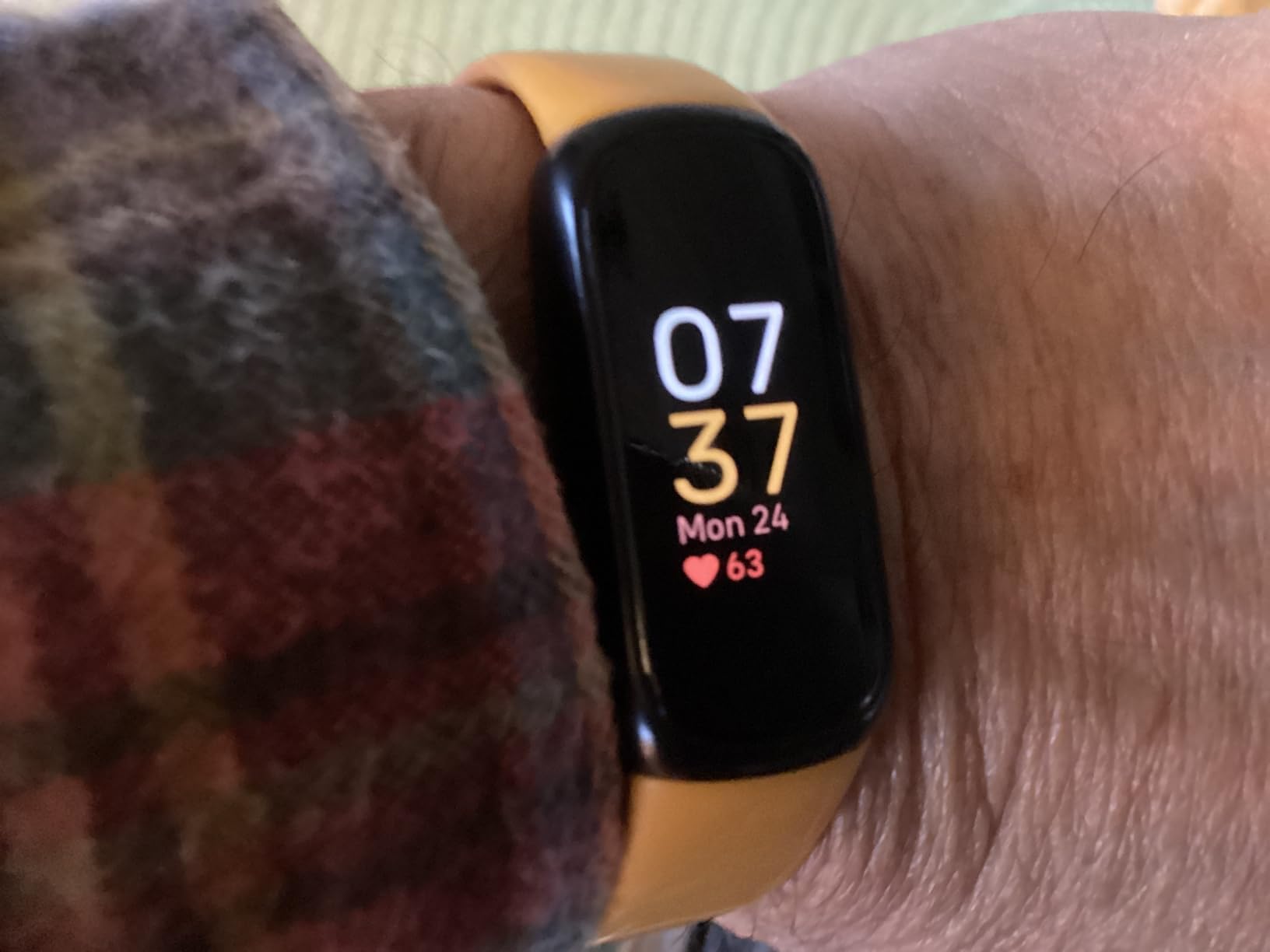 Fitbit Inspire 3 Health &-Fitness-Tracker with Stress Management, Workout Intensity, Sleep Tracking, 24/7 Heart Rate and more, Midnight Zen/Black One Size (S & L Bands Included) customer photo 2