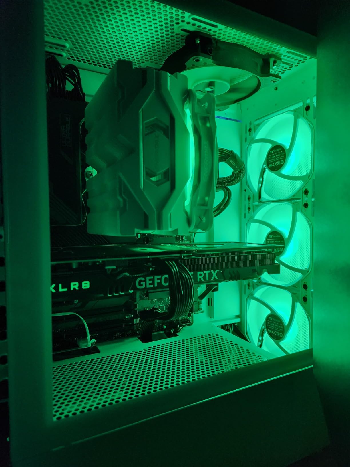 GIGABYTE Z790 UD AC LGA 1700 ATX Motherboard, Support Intel Core 14th/13th/12th Gen, DDR5, 16+1+1 Power Phase, 3X M.2, PCIe 5.0, USB-C 3.2, Dual Band WiFi, 2.5GbE, EZ-Latch, Q-Flash, RGB Fusion customer photo 2