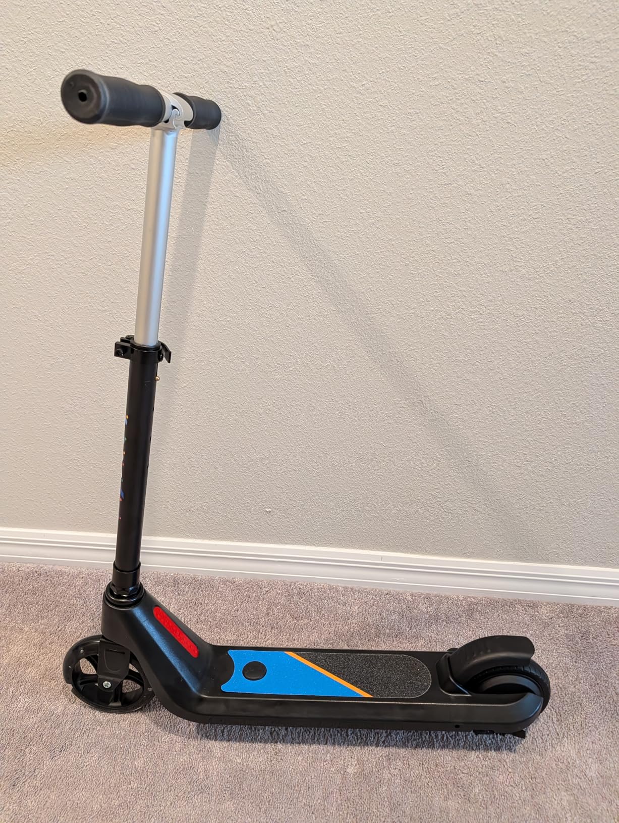 Electric Scooter for Kids Age 6-10, Kick-Start Boost Scooter with Adjustable Speed and Height, Flash Wheel & Deck Lights customer photo 1
