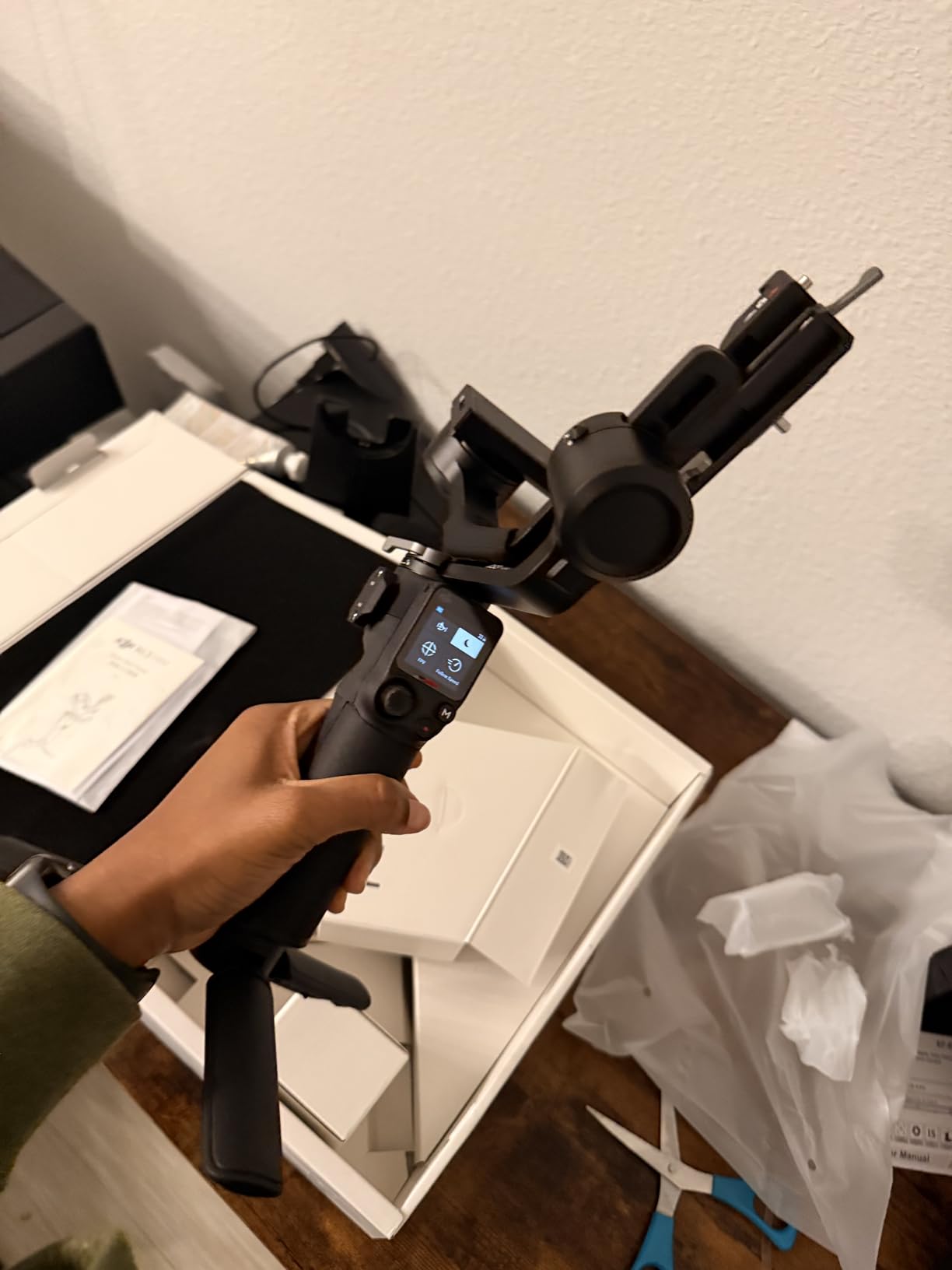 RS 3 Mini, 3-Axis Gimbal Stabilizer for Cameras Canon/Sony/Panasonic/Nikon/Fujifilm, 2 kg (4.4 lbs) Tested Payload, Camera Gimbal with Native Vertical Shooting, Black customer photo 2