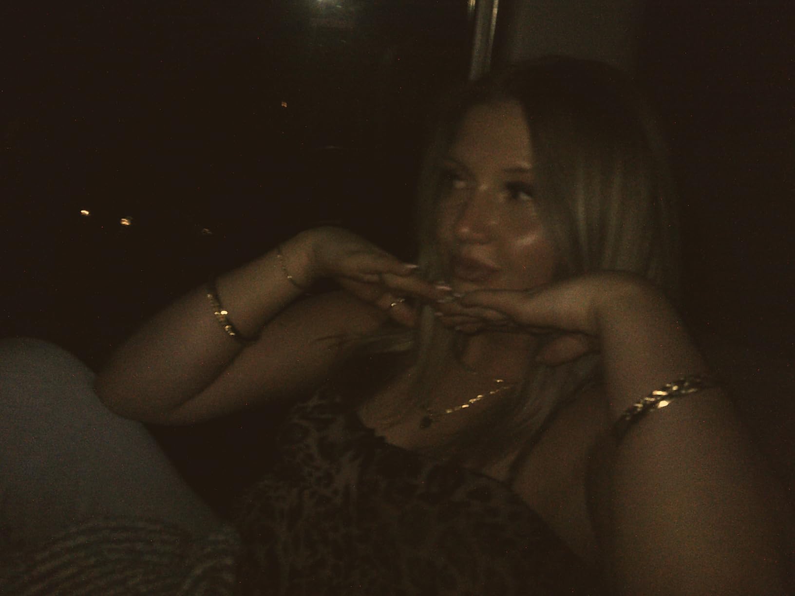 Digital Camera, FHD 1080P Digital Point and Shoot Camera with 16X Zoom Anti Shake, 32GB Card, Compact Small Camera for Boys Girls Kids, Pink customer photo 1