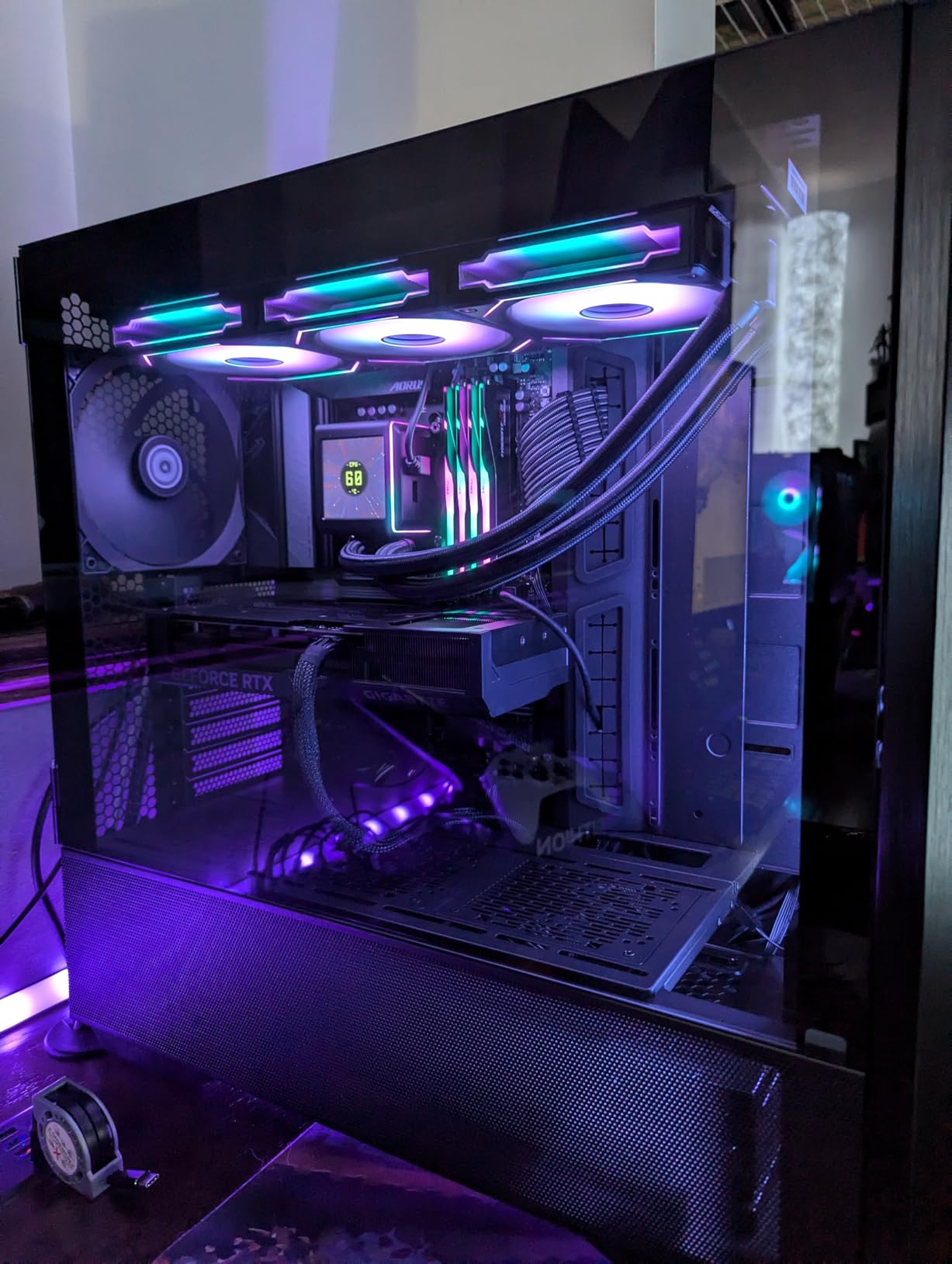 Ryzen 9 7950X3D 16-Core, 32-Thread Desktop Processor customer photo 1