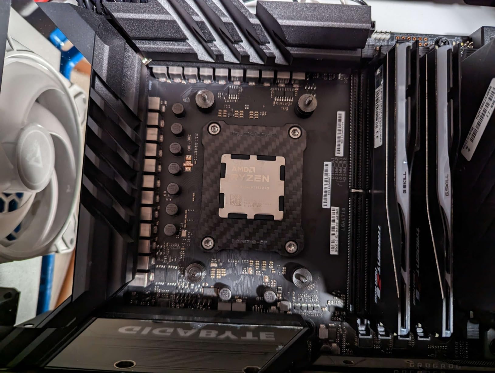 Ryzen 9 7950X3D 16-Core, 32-Thread Desktop Processor customer photo 2