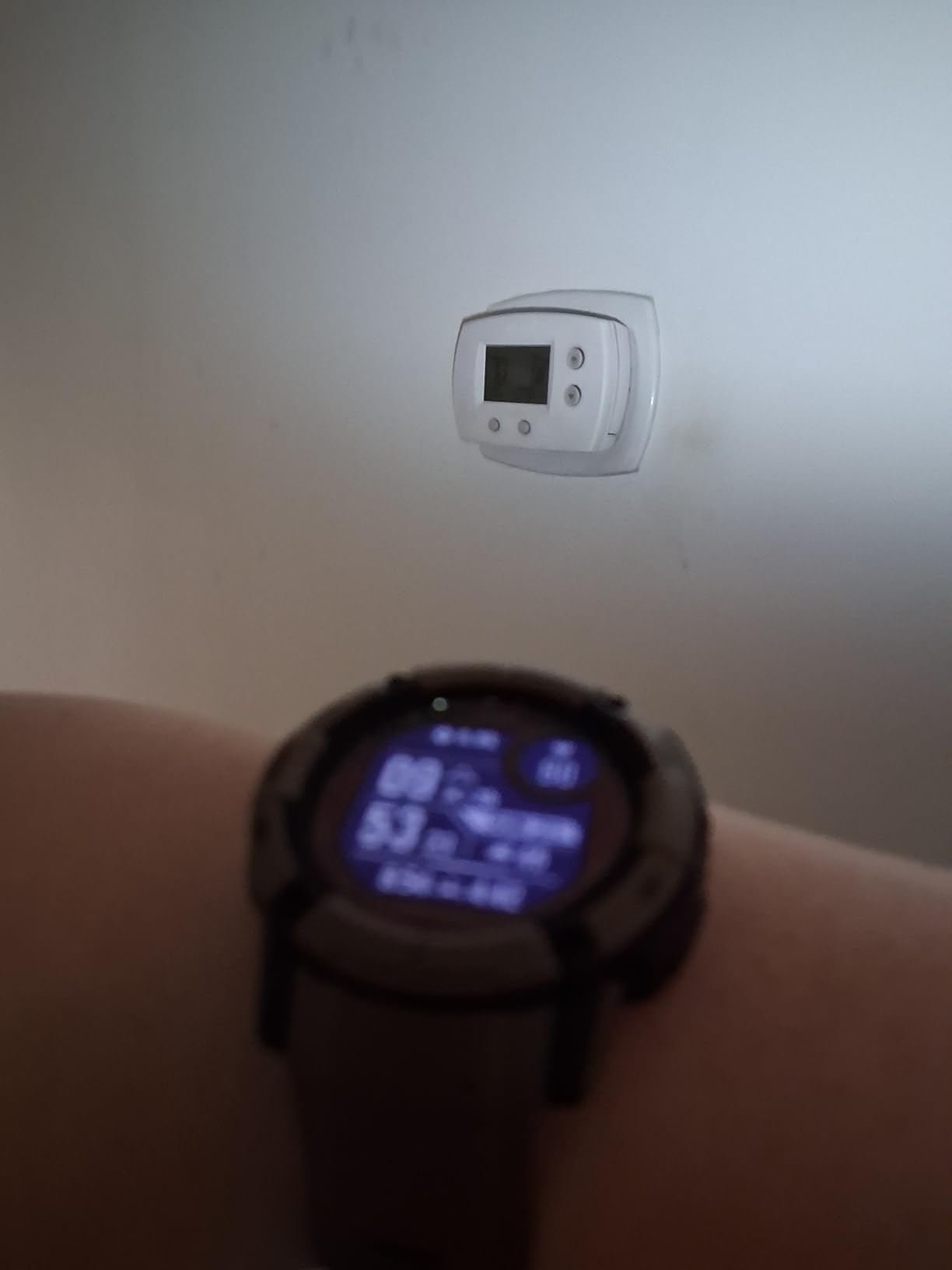 Instinct 2X Solar, Rugged GPS Smartwatch, Built-in Flashlight, Solar Charging Capability, Multi-Band GNSS, Graphite customer photo 1