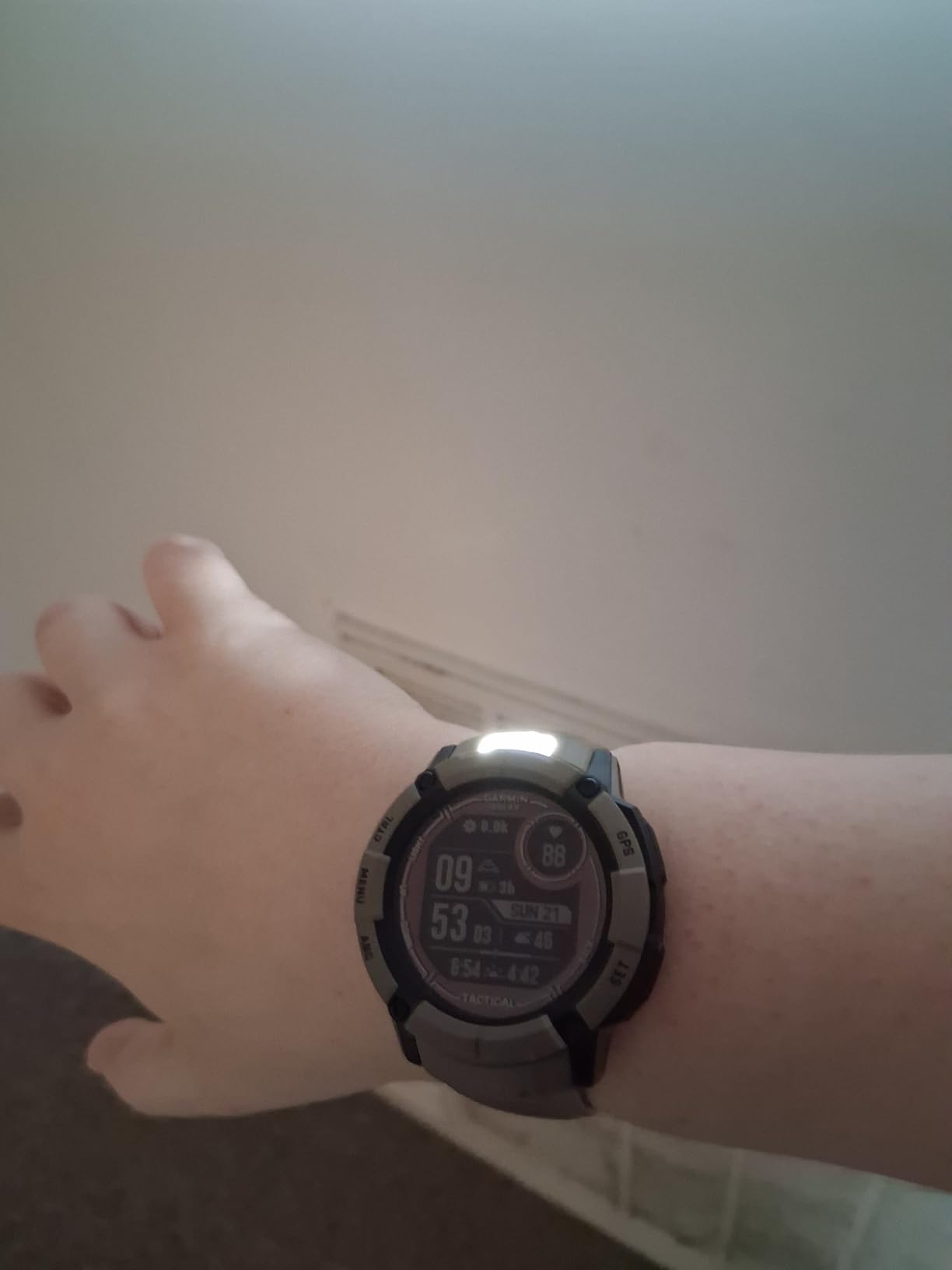 Instinct 2X Solar, Rugged GPS Smartwatch, Built-in Flashlight, Solar Charging Capability, Multi-Band GNSS, Graphite customer photo 2