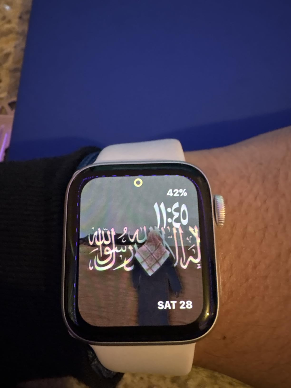 Apple Watch SE 2nd Gen (GPS, 40mm) - Starlight Case with Starlight Sport Band S/M (Renewed) customer photo 2