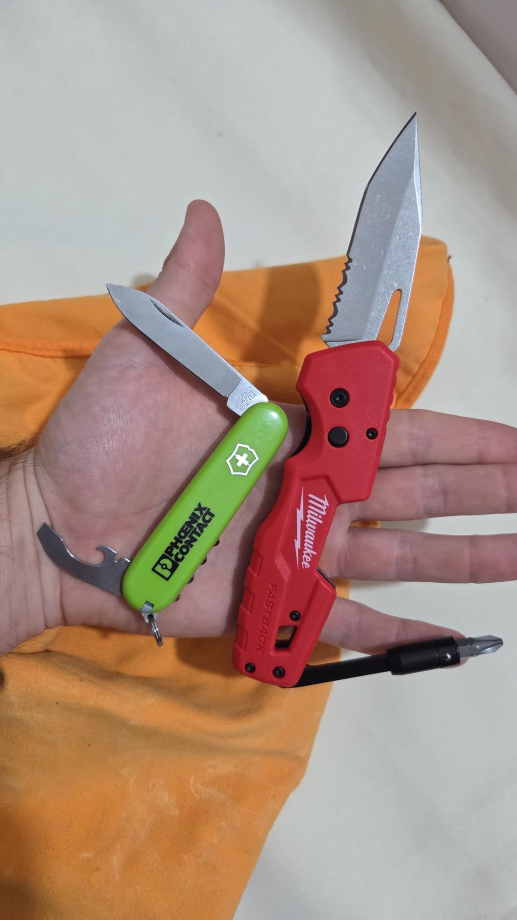Milwaukee FASTBACK Folding Utility Knife with Blade Storage customer photo 1