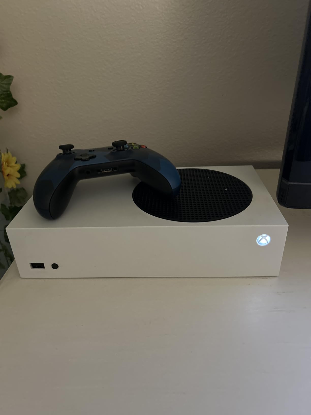 Xbox Series S Starter Bundle - Includes hundreds of games with Game Pass Ultimate 3 Month Membership - 512GB SSD All-Digital Gaming Console customer photo 1