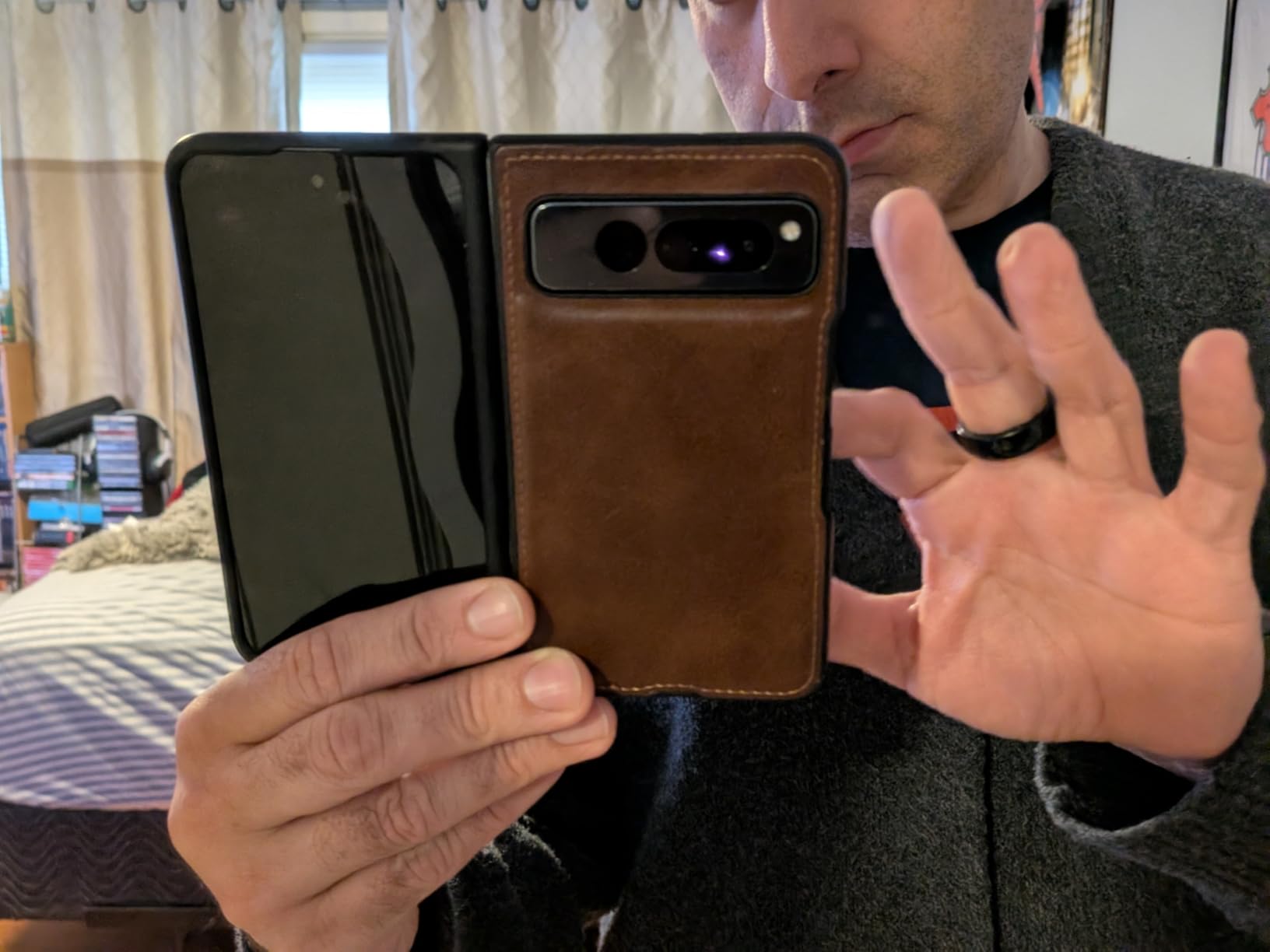 Google Pixel Fold - Unlocked Android 5G Smartphone with Telephoto Lens and Ultrawide Lens - Foldable Display - 24-Hour Battery - Obsidian - 256 GB (Renewed) customer photo 2