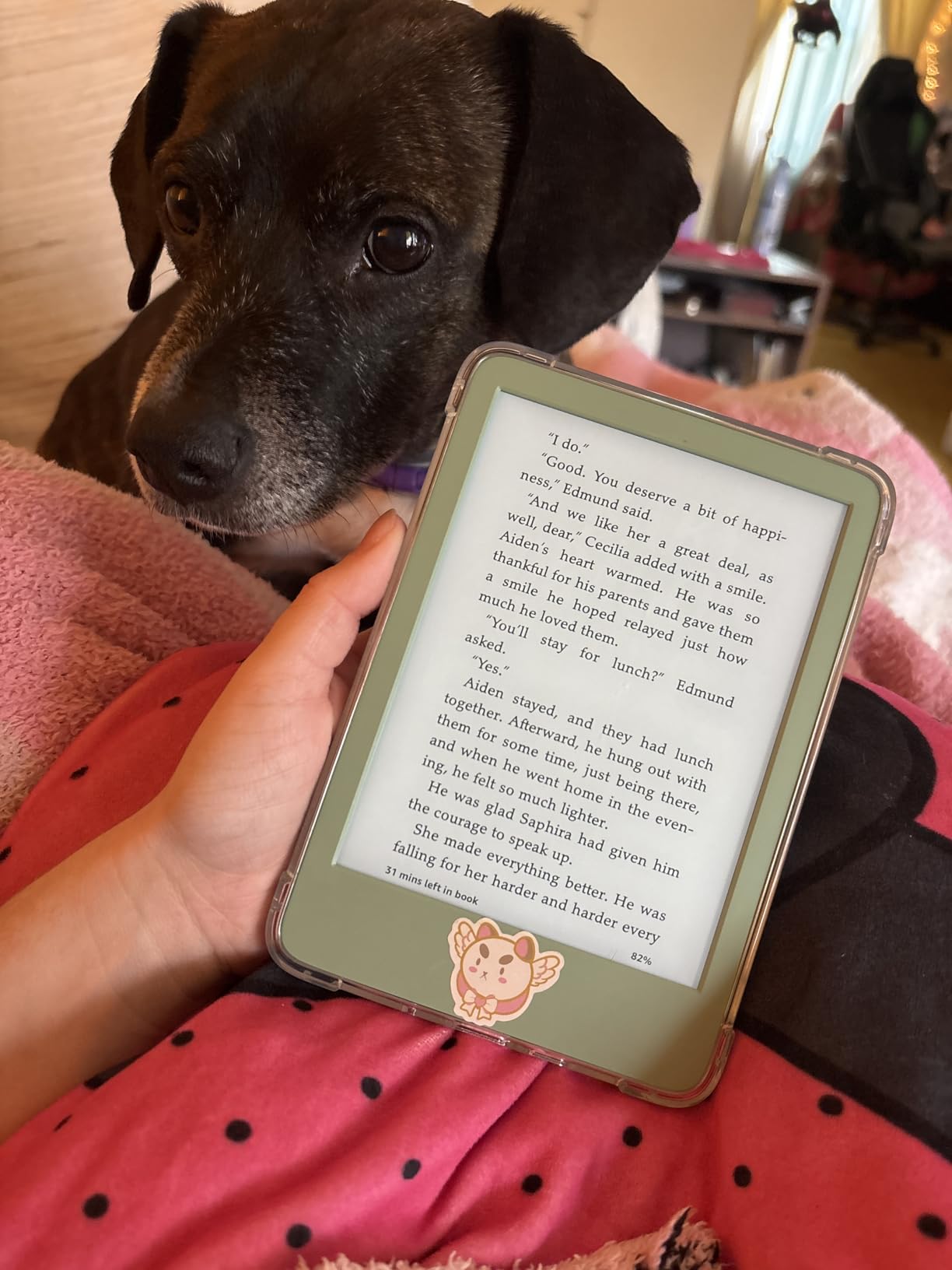 Amazon Kindle 16 GB (newest model) - Lightest and most compact Kindle, now with faster page turns, and higher contrast ratio, for an enhanced reading experience - Matcha customer photo 1