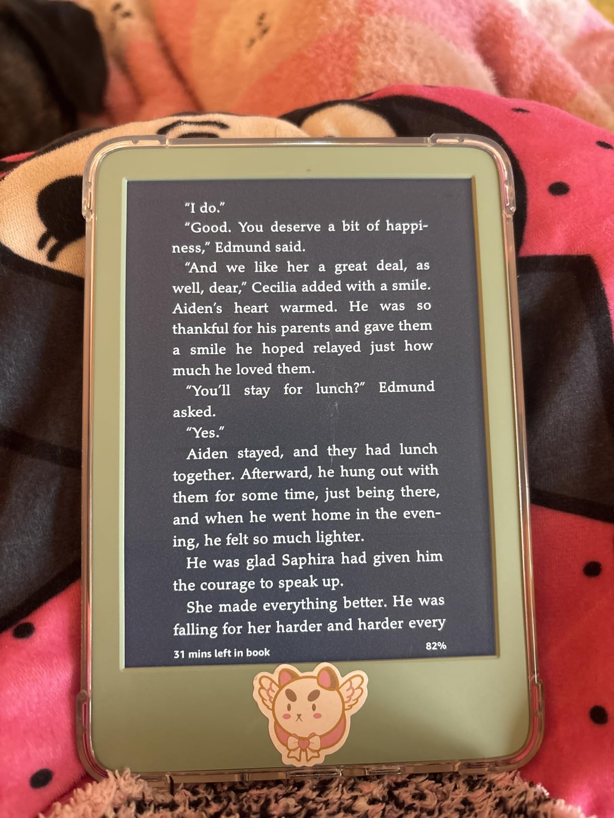 Amazon Kindle 16 GB (newest model) - Lightest and most compact Kindle, now with faster page turns, and higher contrast ratio, for an enhanced reading experience - Matcha customer photo 2