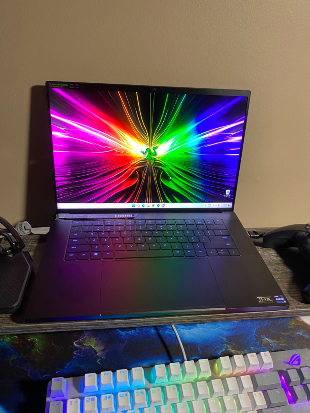 Razer Blade 16 Gaming Laptop: NVIDIA GeForce RTX 4090 - Intel Core i9-14900HX 14th Gen CPU - 16