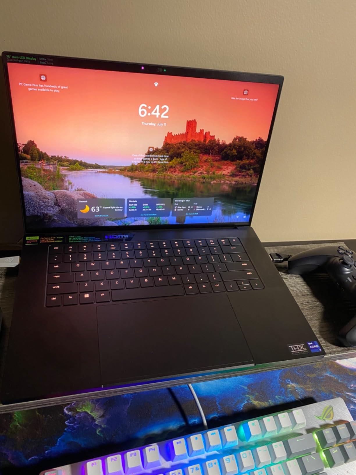 Razer Blade 16 Gaming Laptop: NVIDIA GeForce RTX 4090 - Intel Core i9-14900HX 14th Gen CPU - 16
