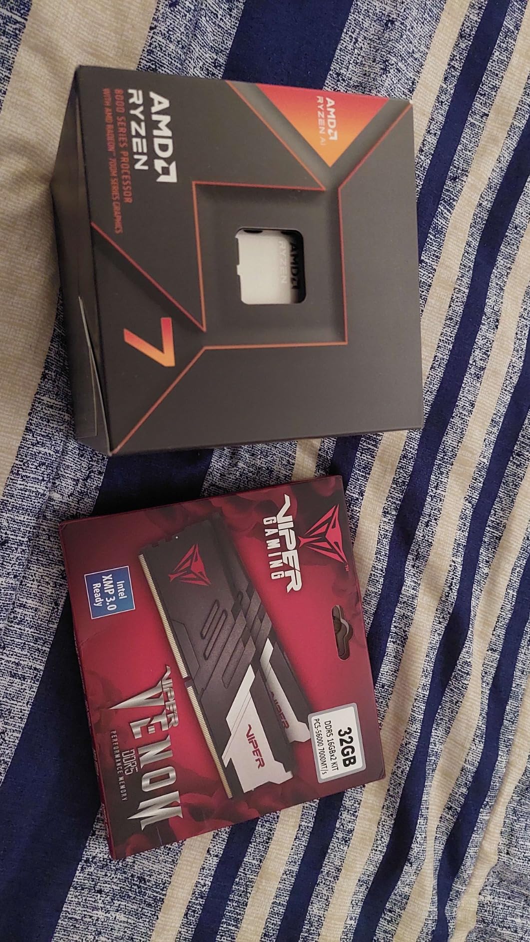 AMD Ryzen 7 8700G 8-Core, 16-Thread Desktop Processor customer photo 2