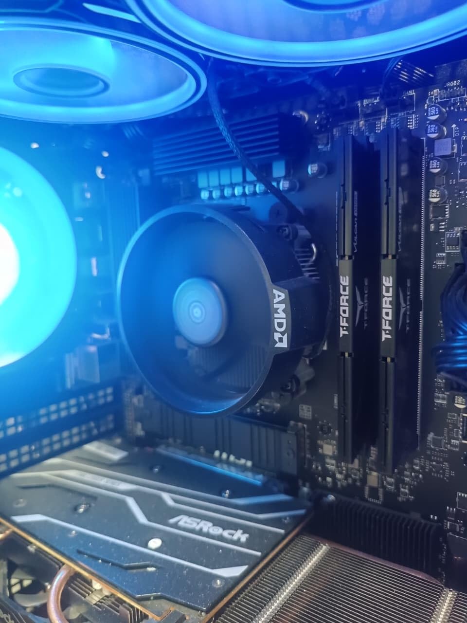 AMD Ryzen 5 8500G 6-Core, 12-Thread Desktop Processor customer photo 2