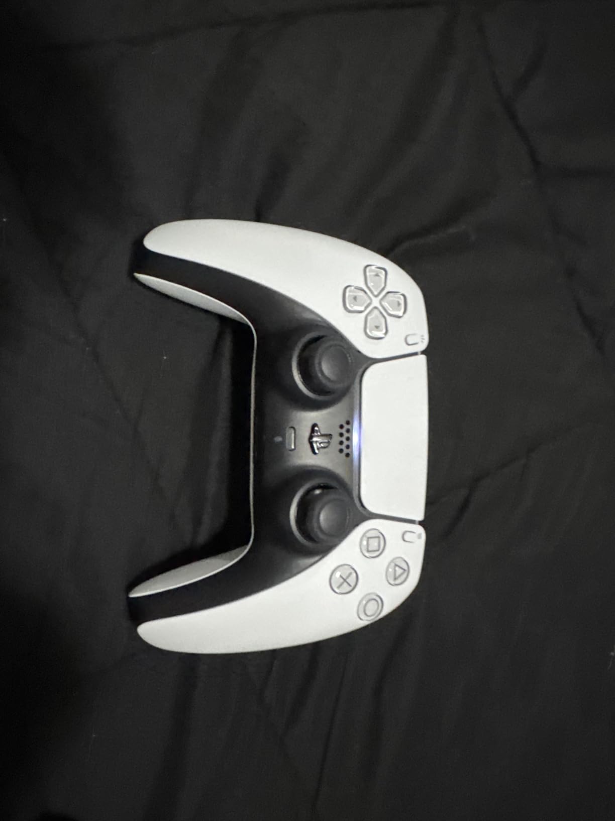 PlayStation DualSense Wireless Controller - White customer photo 1