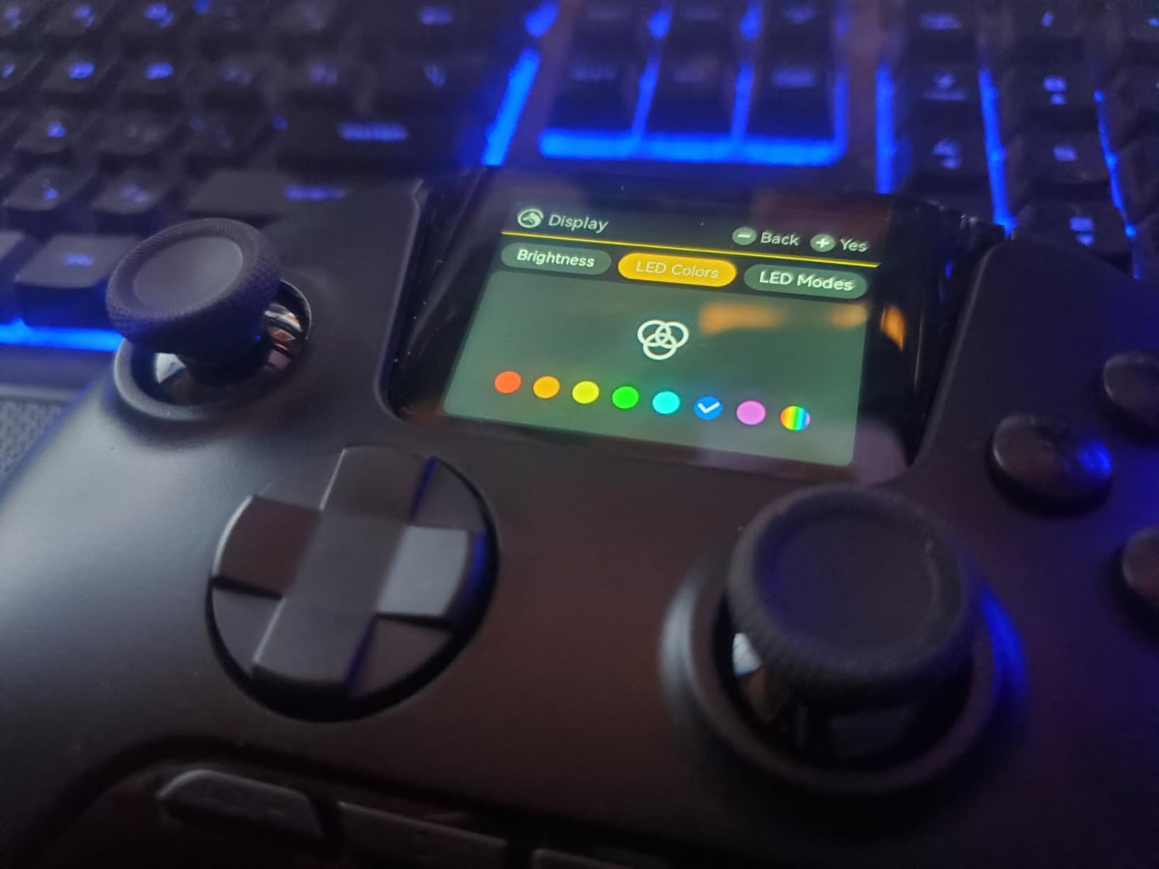 ManbaOne Interactive Screen Wireless Gaming Controller with Hall Effect Stick & Trigger customer photo 1