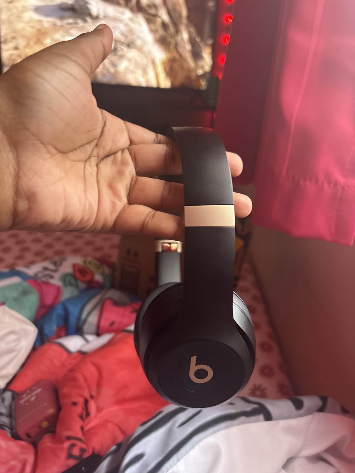 Solo 4 - Wireless On-Ear Bluetooth Headphones, Up to 50-Hour Battery Life, Ultra-Lightweight Comfort, Powerful and Balanced Sound, Apple & Android Compatible - Matte Black customer photo 1