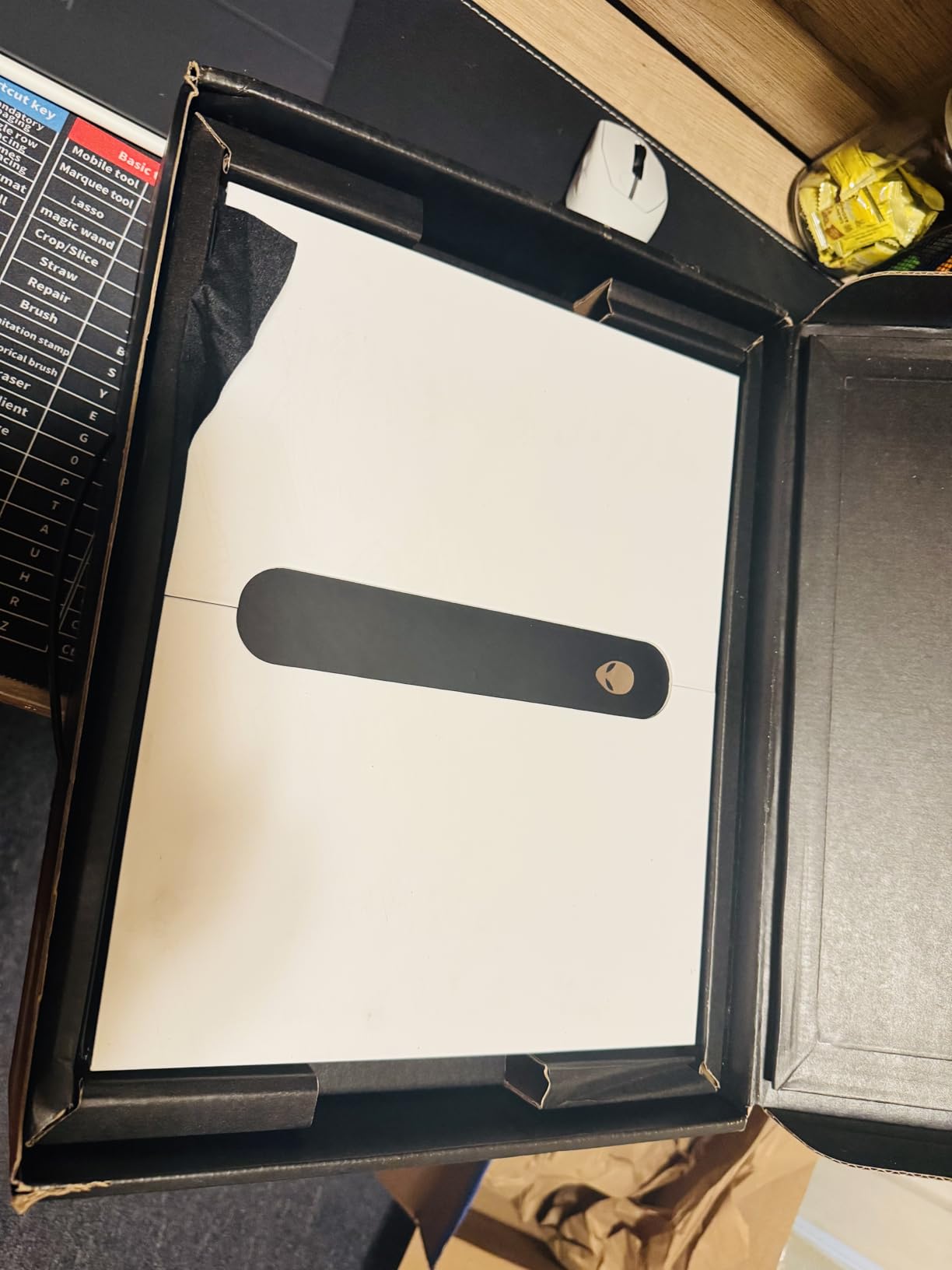 Alienware X16 R2 Gaming Laptop - 16-inch QHD+ 240Hz 3ms Display, Intel Core Ultra 9-185H, 32GB LPDDR5X RAM, 1TB SSD, NVIDIA GeForce RTX 4080 12GB GDDR6, Windows 11 Home, Onsite Service - Lunar Silver customer photo 2