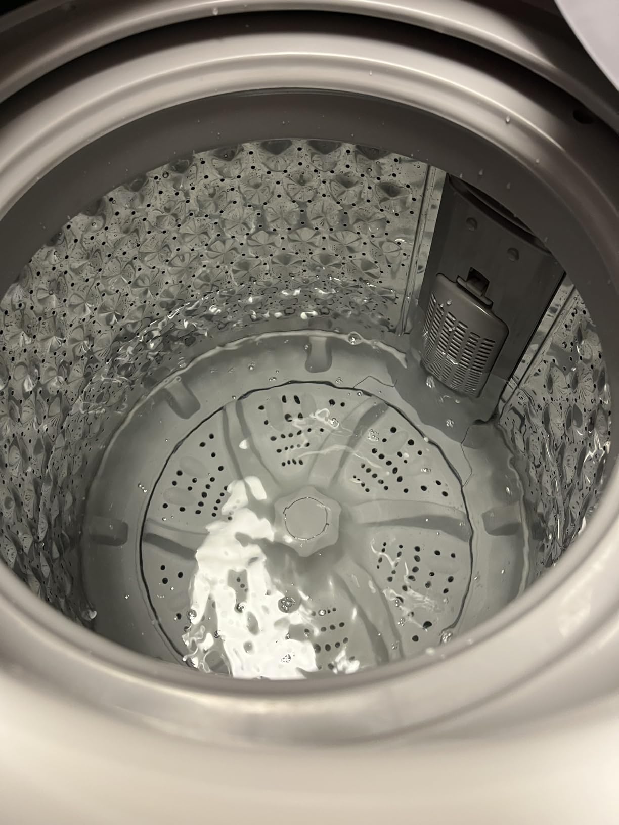 BLACK+DECKER 4.1 Cu. Ft. Top Loading Washing Machine with Agitator, Full Size Washing Machine with Glass Lid and Stainless Steel Tub, Machine with LED Display, 10 Wash Cycles, 120V, BTLW41MW, White customer photo 1