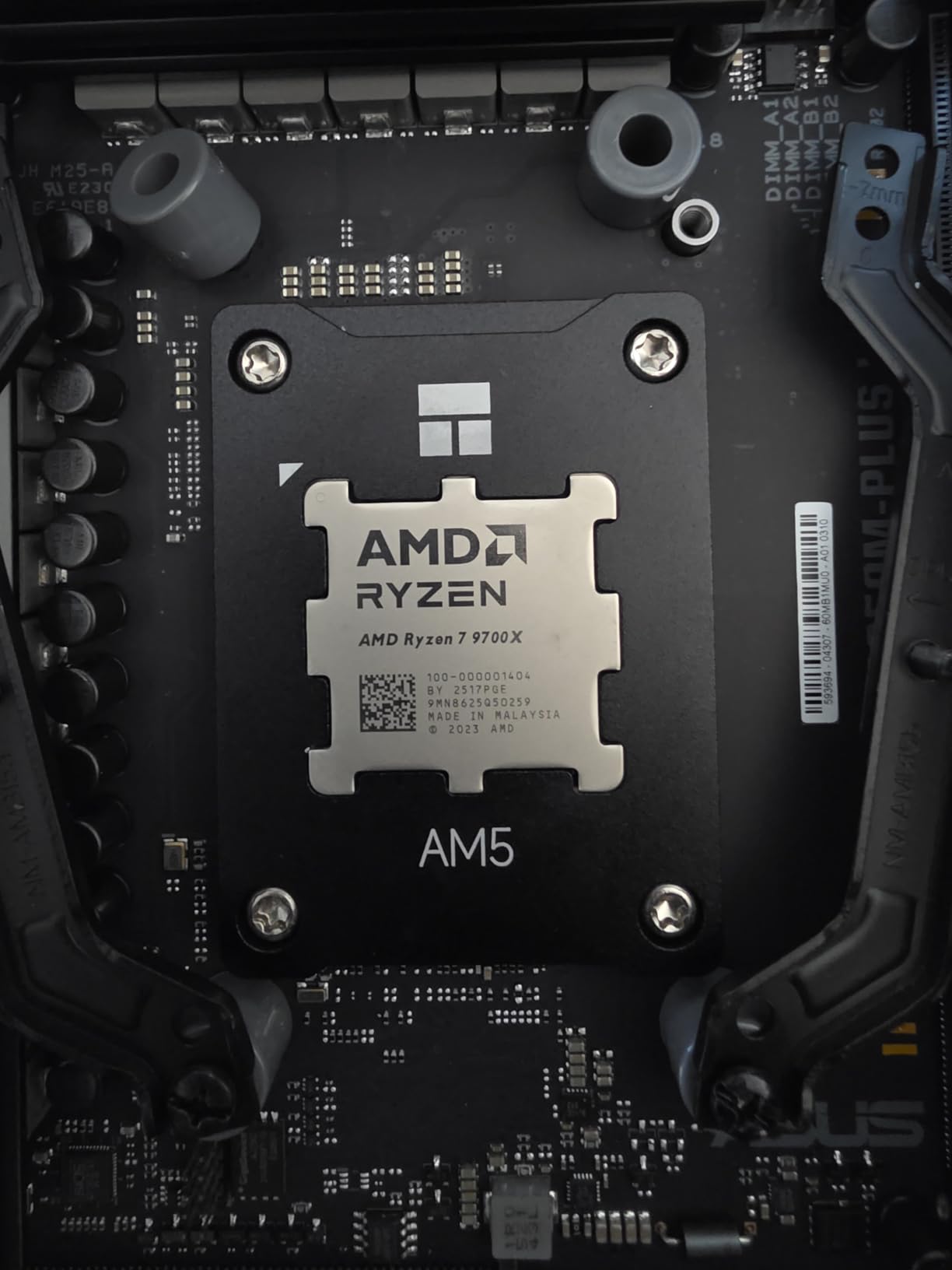 AMD Ryzen™ 7 9700X 8-Core, 16-Thread Unlocked Desktop Processor customer photo 2