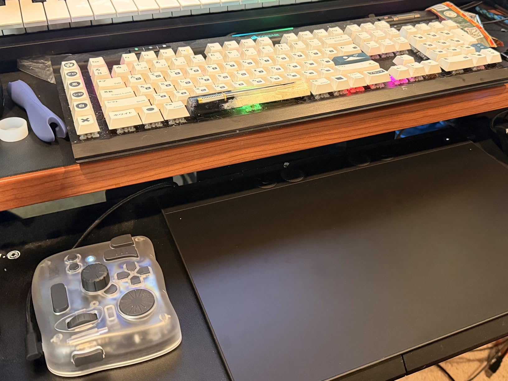 Wacom Intuos Pro Small Bluetooth Professional Graphic Drawing Tablet with Pro Pen 3, Compatible with Mac, Windows - 2025 Edition customer photo 1