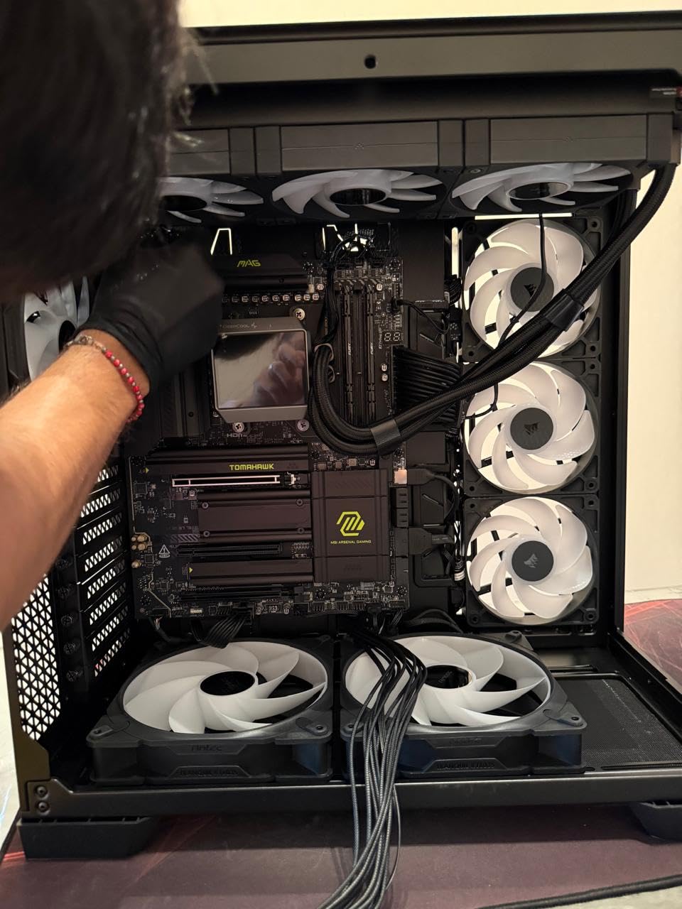 MSI MAG X870 Tomahawk WiFi Gaming Motherboard (AMD Ryzen 9000/8000/7000 Series Processors, AM5, DDR5, PCIe 5.0, M.2 Gen5, SATA 6Gb/s, USB 40Gbps, HDMI/DP, Wi-Fi 7, Bluetooth 5.4, 5Gbps LAN, ATX) customer photo 1