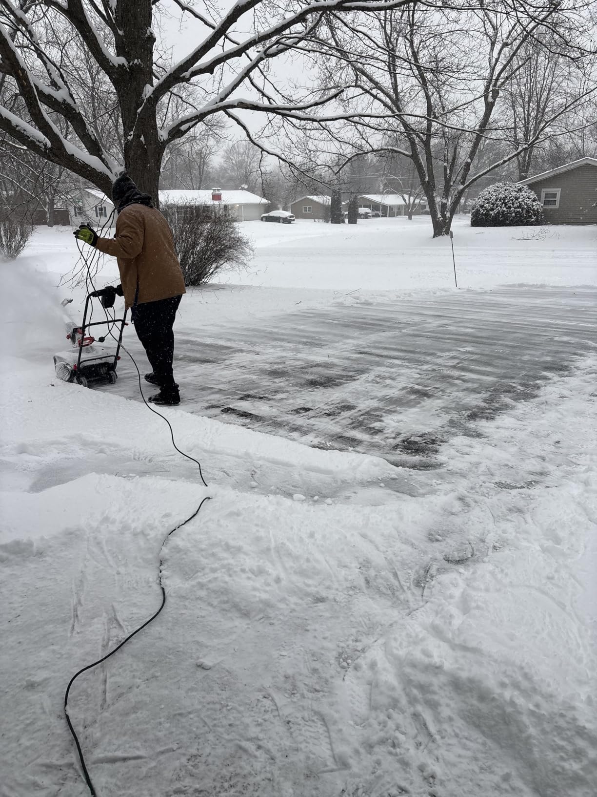 21-Inch Gas Snow Blower, Powered by 4-Cycle 212cc OHV Engine, Recoil Start, 35Ft Snow Throwing for Decks/Driveways/Sidewalks customer photo 1