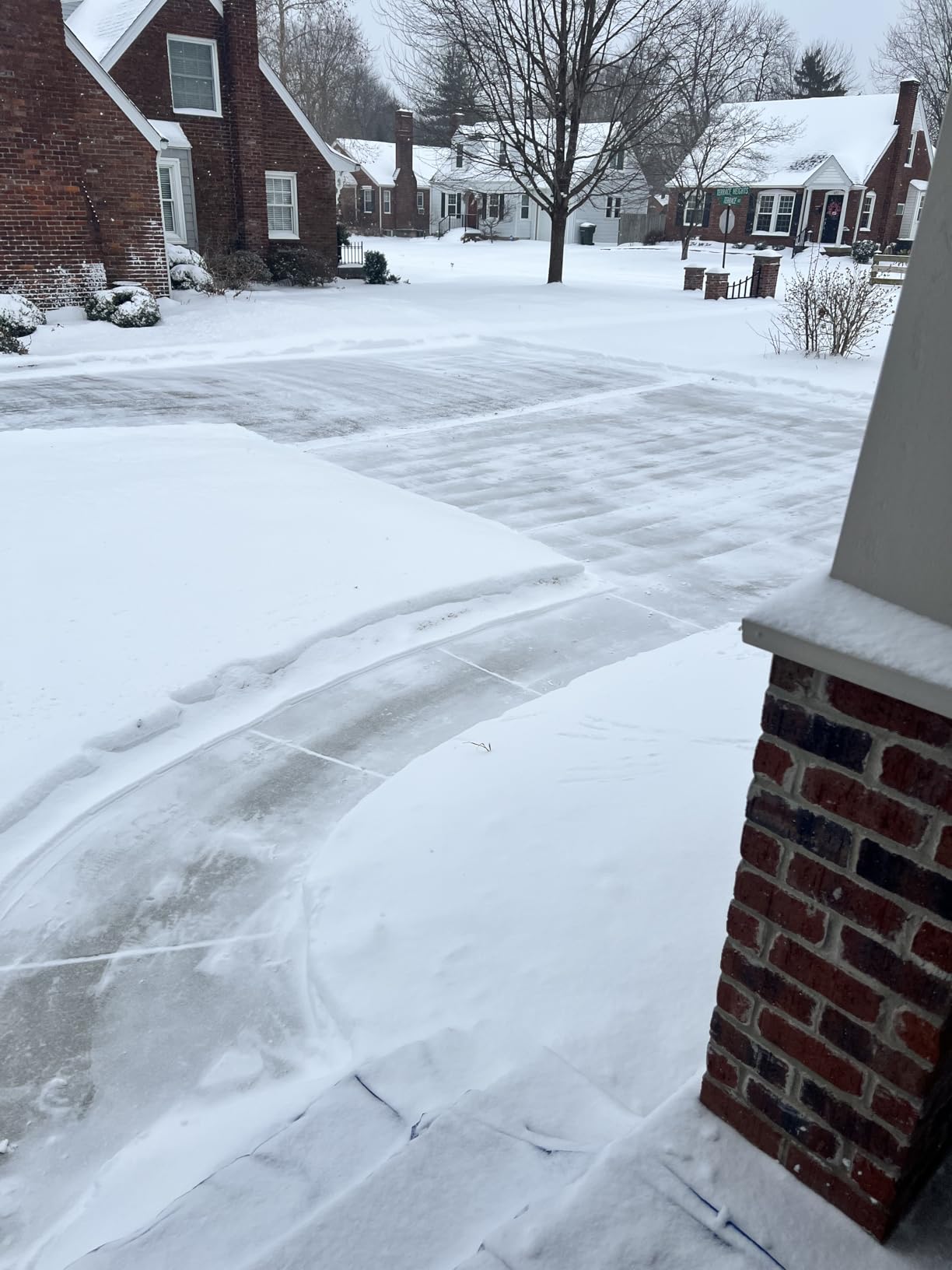 21-Inch Gas Snow Blower, Powered by 4-Cycle 212cc OHV Engine, Recoil Start, 35Ft Snow Throwing for Decks/Driveways/Sidewalks customer photo 2