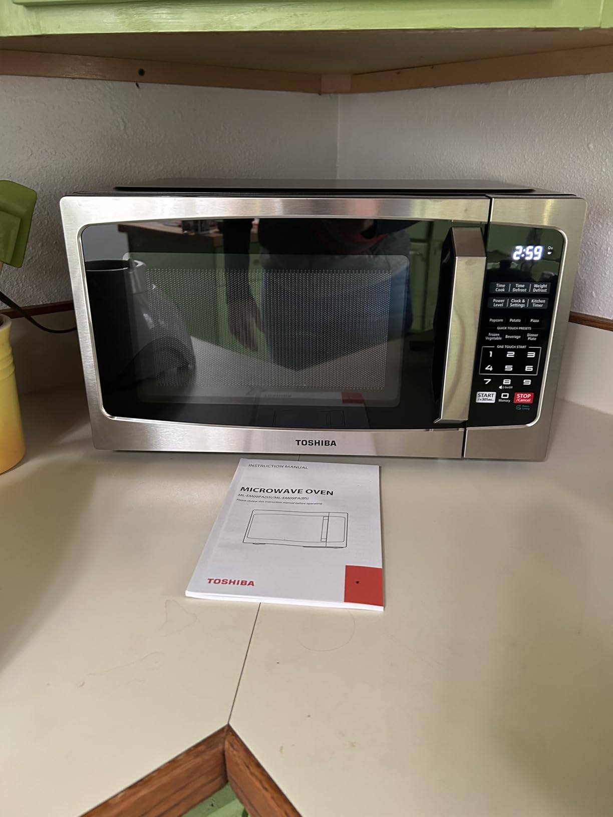 TOSHIBA ML-EM09PA(SS) Small Microwave Oven with 6 Auto Menus, Mute Function & Child Lock, LED Lighting, 0.9 Cu Ft, 10.6 Inch Removable Turntable, 900W, Countertop, Stainless Steel customer photo 2