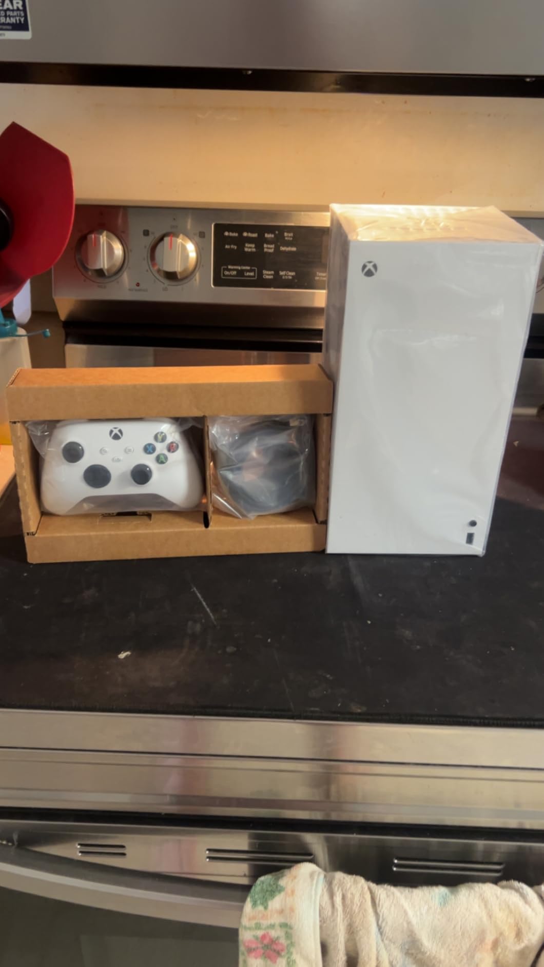 Microsoft Xbox Series X - 1TB Digital Edition (Renewed) customer photo 2