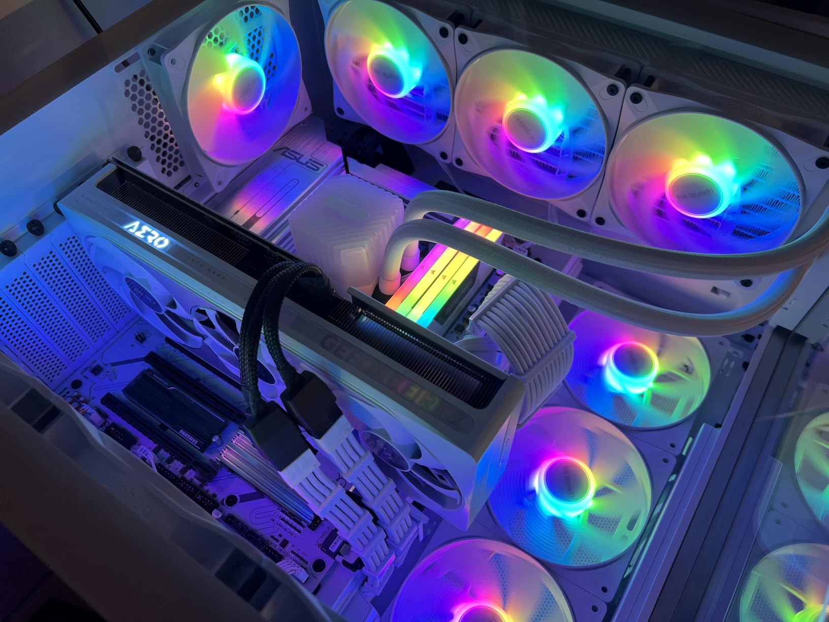 GIGABYTE GeForce RTX 5080 AERO OC SFF 16G Graphics Card, WINDFORCE Cooling System, 16GB 256-bit GDDR7, GV-N5080AERO OC-16GD Video Card, Compatible with Desktop customer photo 2