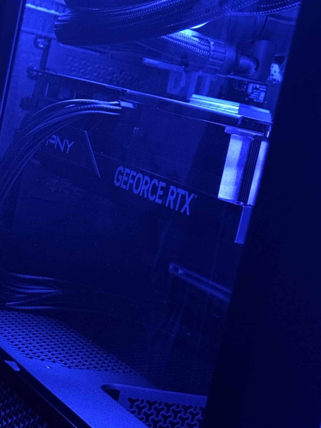 PNY NVIDIA GeForce RTX 5070 Ti OC Triple Fan, Graphics Card (16GB GDDR7, 256-bit, Boost Speed: 2572 MHz, PCIe 5.0, HDMI/DP 2.1, 2.98-Slot, Blackwell Architecture, DLSS 4) customer photo 1